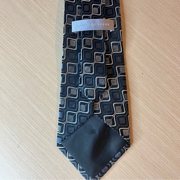 💕2/$30 💕Geoffrey Beene 100% Silk Patterned Tie - Picture 6 of 7